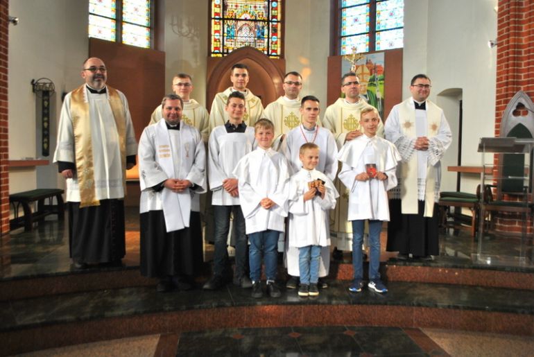Neoprezbiterzy Pelplińscy Z Błogosławieństwem Prymicyjnym W Kartuzach Radio Głos Katolicka 0732